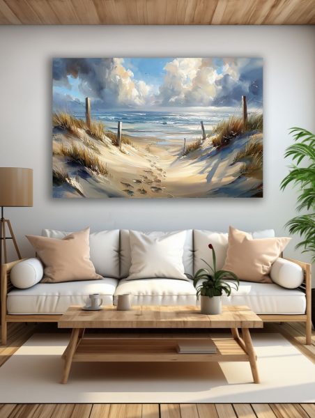 Smėlio Takas Į Jūrą paveikslas šviesioje modernioje svetainėje su balta sofa ir natūralaus medžio interjeru